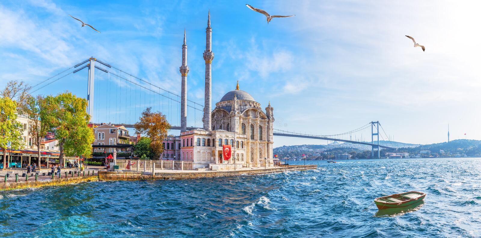  του τζαμιού Ortakoy όμορφη θέα στη θάλασσα κωνσταντινούπολη 163986825